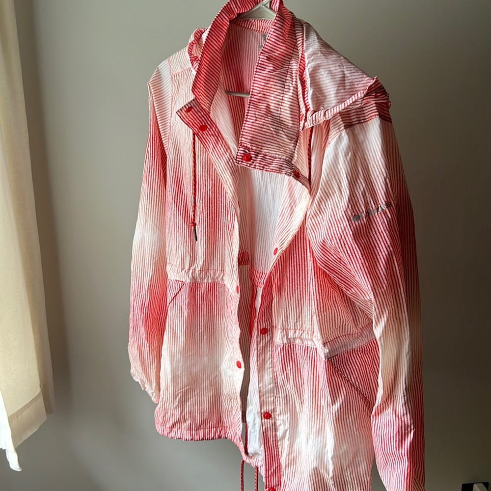 Columbia wind breaker